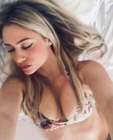 Martina Stella, le lentiggini seducono i social  2