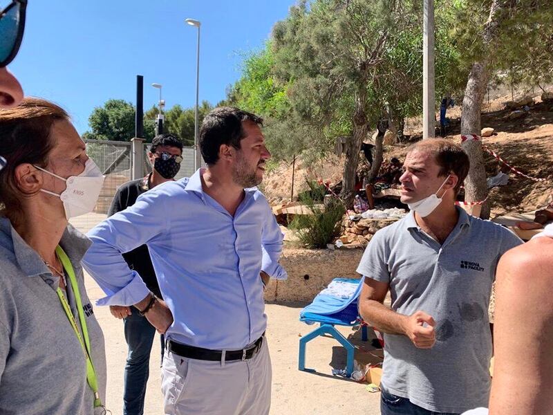 Matteo Salvini visita l'hotspot di Lampedusa