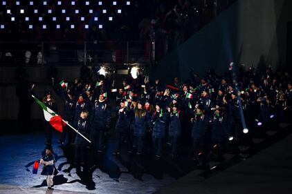 A PyeongChang sfila la bandiera dell'Italia 1