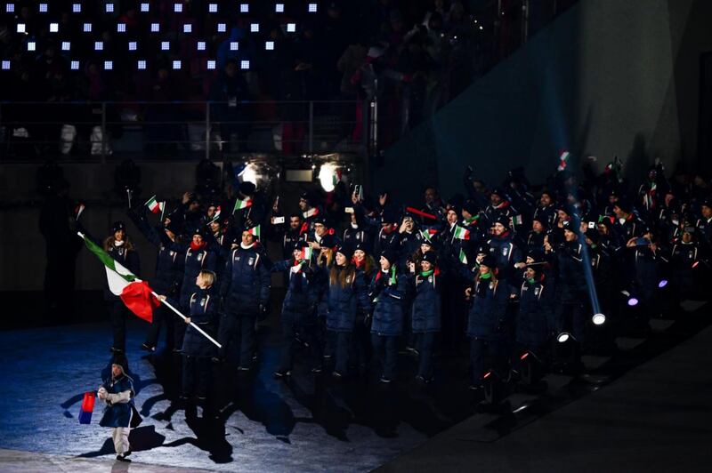 A PyeongChang sfila la bandiera dell'Italia 1