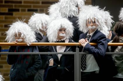 A Toronto centinaia di sosia di Albert Einstein 10
