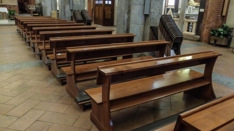 Asta e nastro adesivo: ecco come lo straniero rubava in chiesa