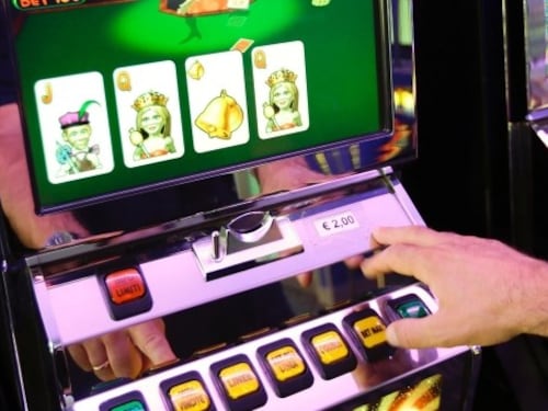 Rifiuta i videopoker, lo multano perché mette un biliardino nel suo locale