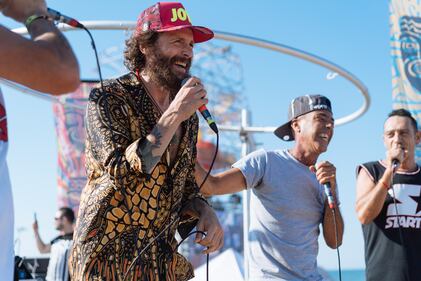 Jovanotti scatenato al Jova Beach Party 8