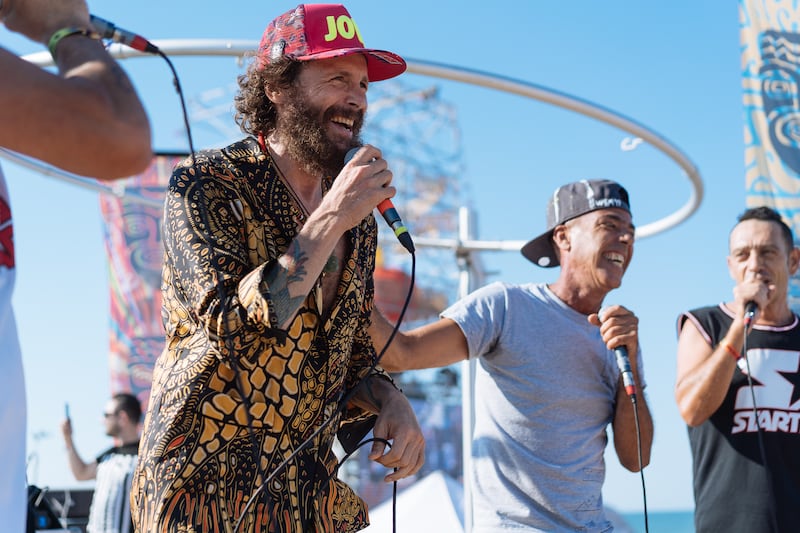 Jovanotti scatenato al Jova Beach Party 8