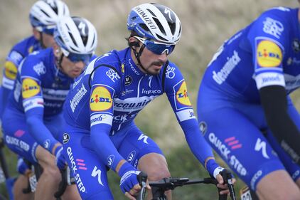 Le foto del francese Alaphilippe alla Milano-Sanremo 5