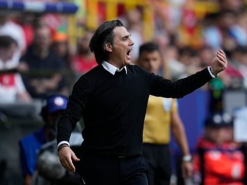 Montella, due tulipani in faccia Torna a casa l'«ultimo» italiano