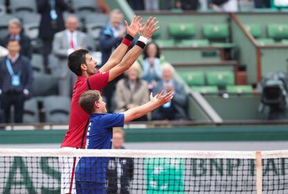 Lo splendido regalo di Djokovic al giovane raccattapalle 16