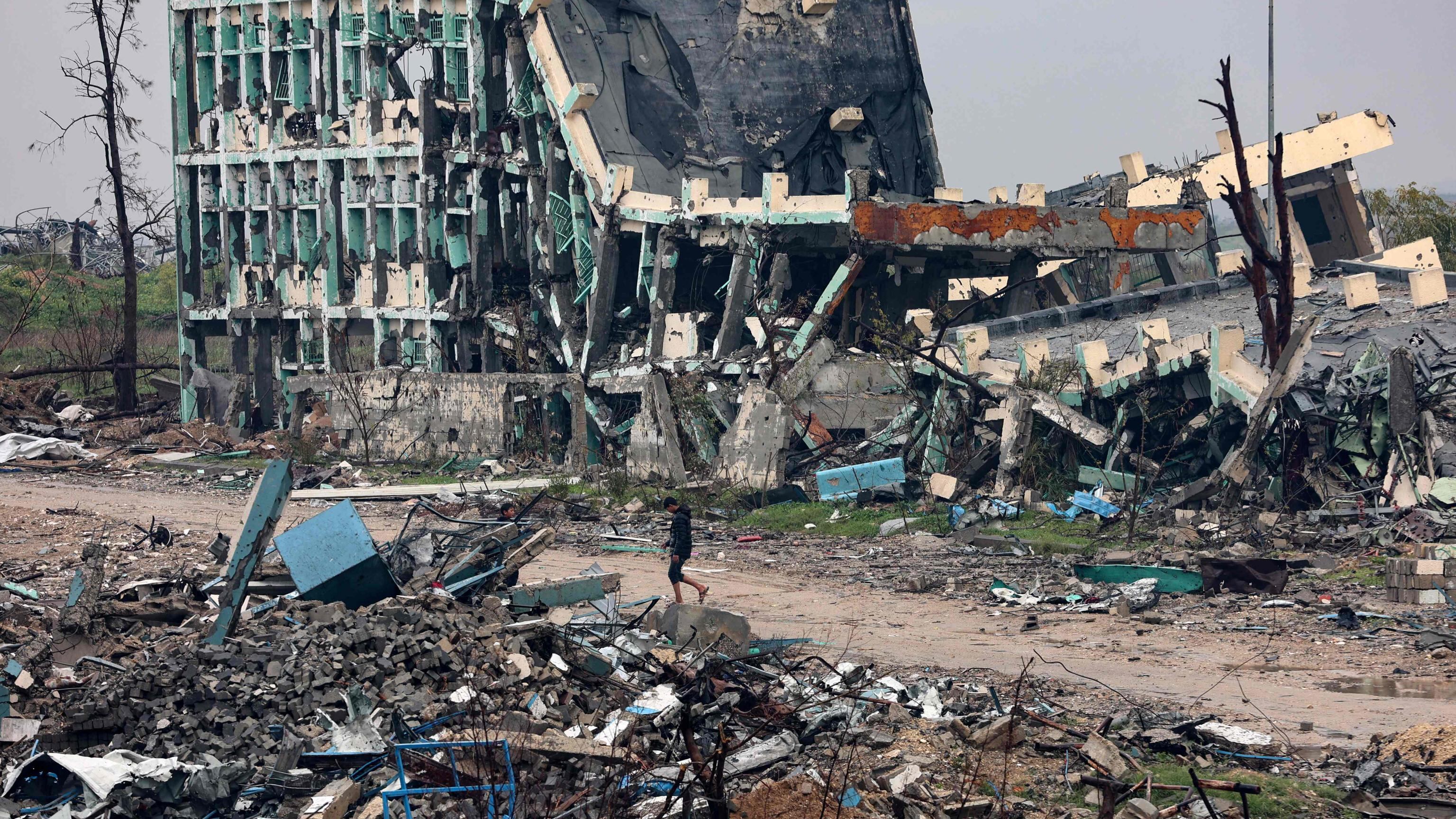 Gaza, avviso di Israele a Hamas. Ma dai colloqui segnali positivi Al Sisi rinvia la visita da Donald