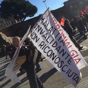 I migranti in corteo per chiedere più diritti 4