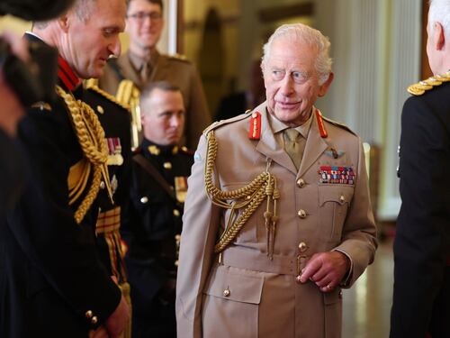 La rinuncia di Re Carlo: così taglia i costi della monarchia