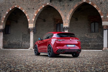 Nuova Alfa Romeo Stelvio Quadrifoglio 2023: guarda la gallery del restyling 6