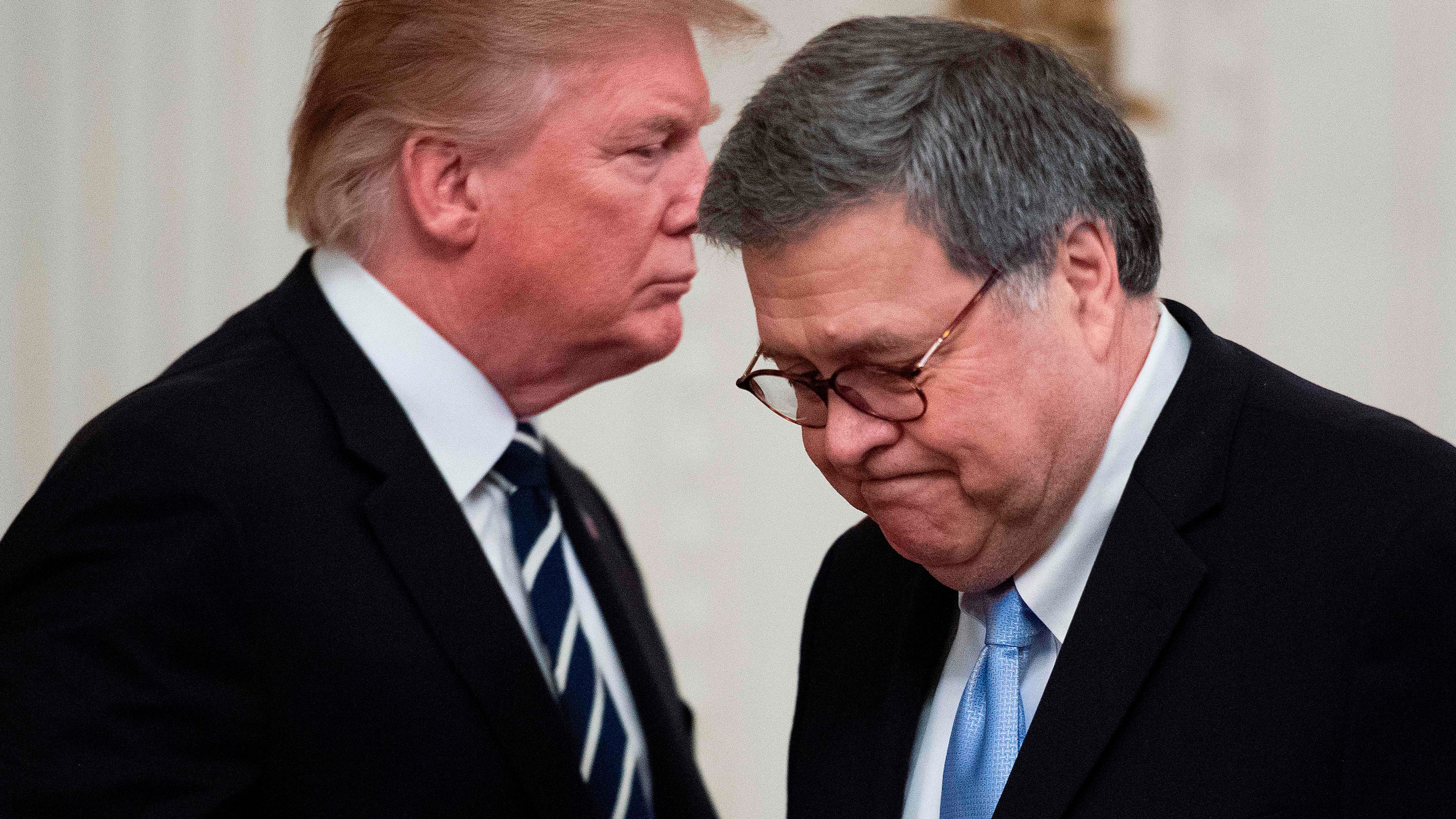 Trump fa causa alle città "santuario" che accolgono clandestini