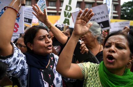 La violenza contro le donne scatena la protesta in India 7