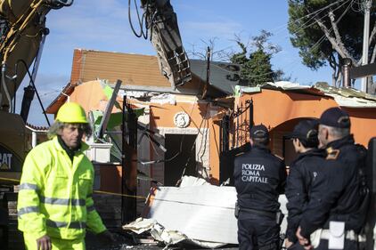 Roma, demolite le ville dei Casamonica 9