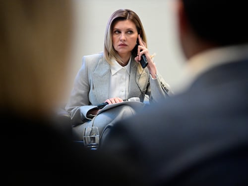 "Oltre 19mila bambini rapiti dai russi e mandati al fronte": la denuncia di Olena Zelenska