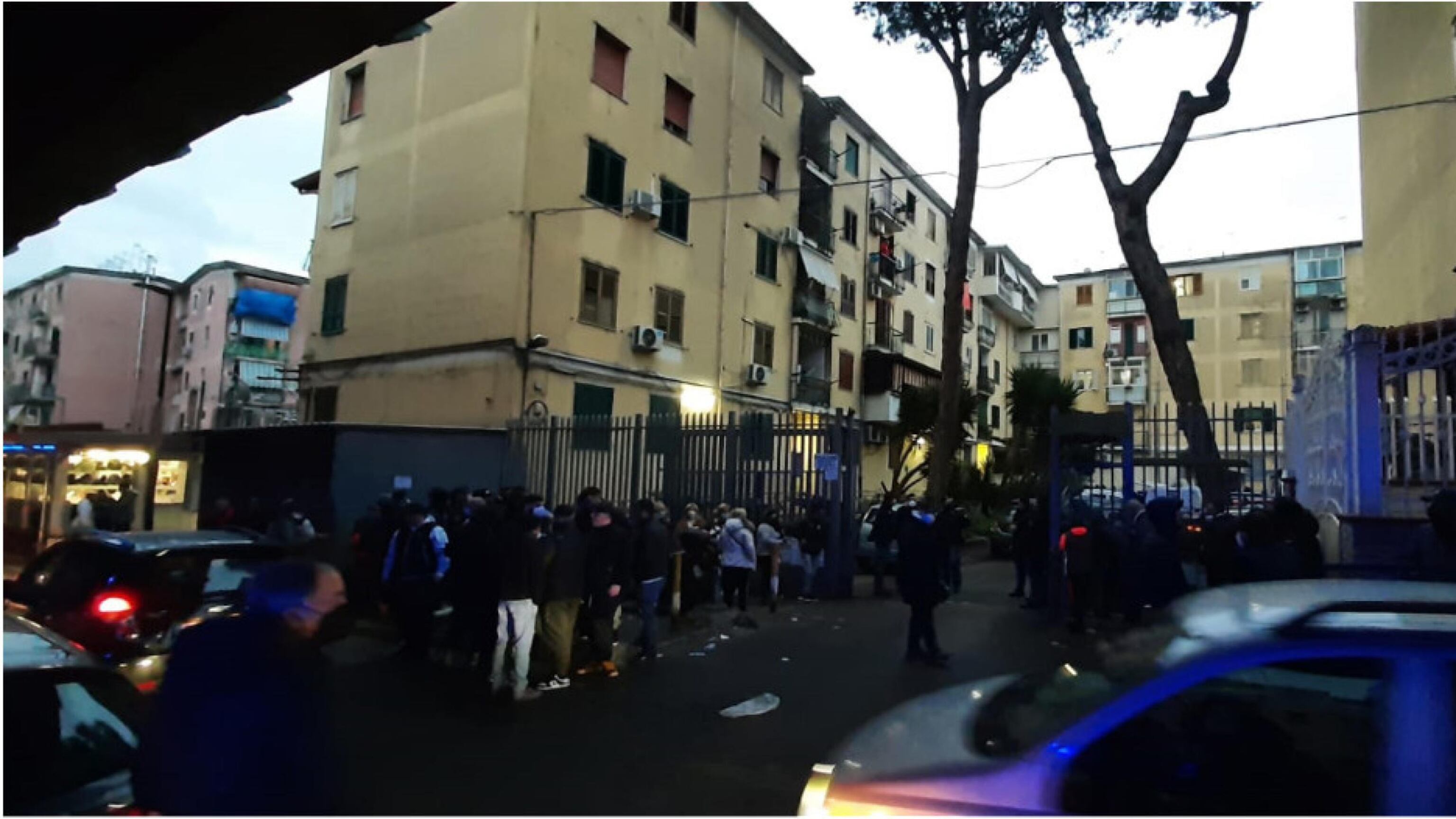 Napoli, duplice omicidio tra la folla: una delle vittime è fratello di un pentito