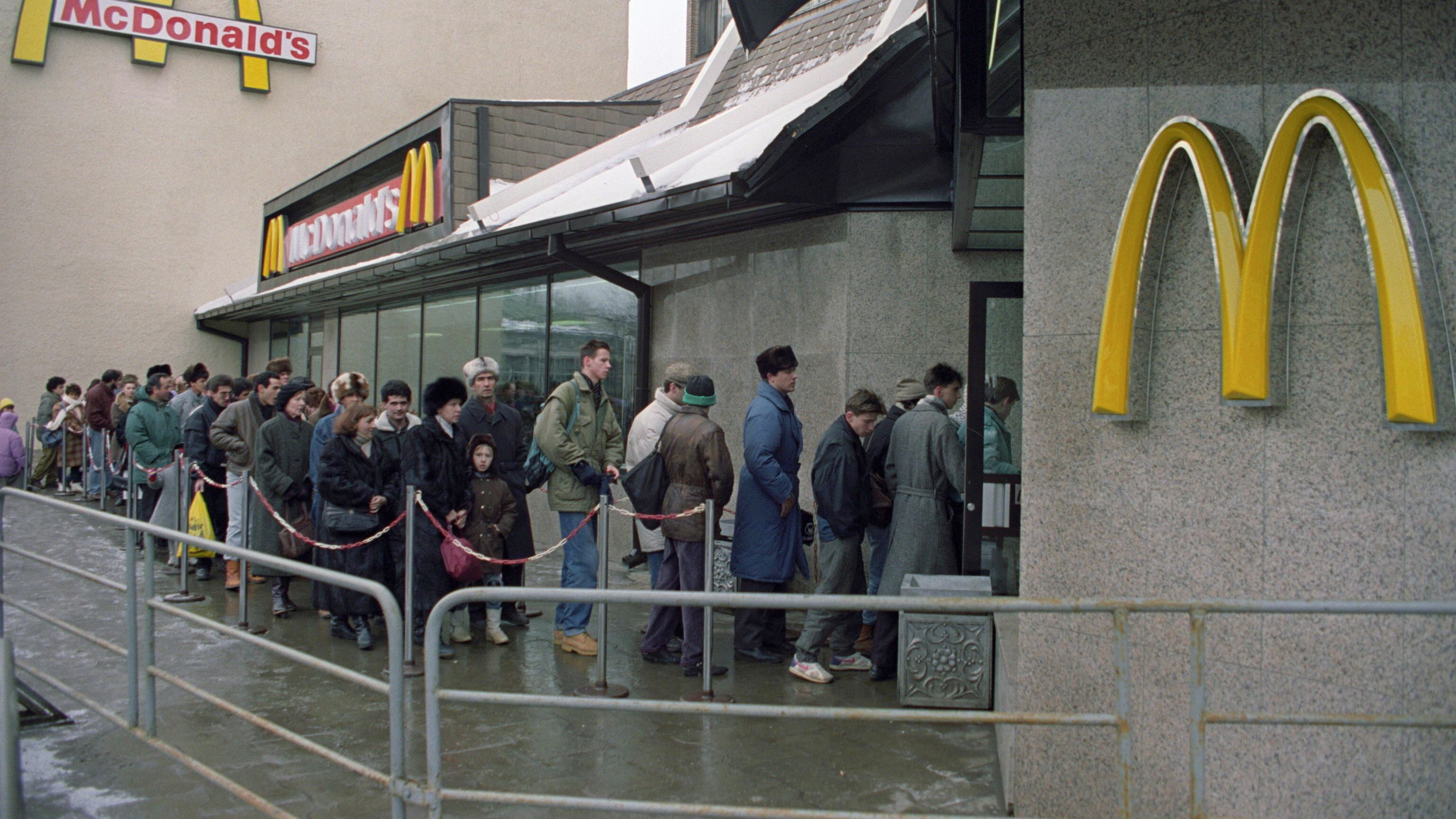 E McDonald's ritira il marchio dalla Russia. La fine del sogno (e della globalizzazione)