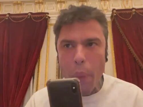"Le chiediamo di adeguarsi". Fedez pubblica la telefonata della Rai