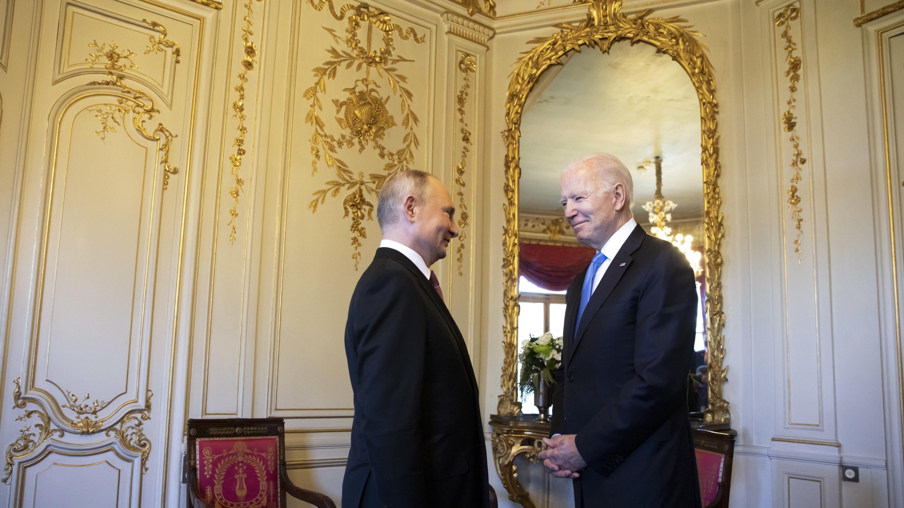 Ucraina, Biden chiama Zelensky. "Risoluti se Putin invade"