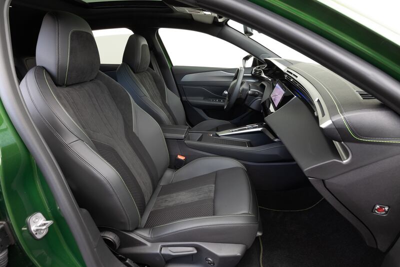Peugeot e-308, guarda la gallery 24