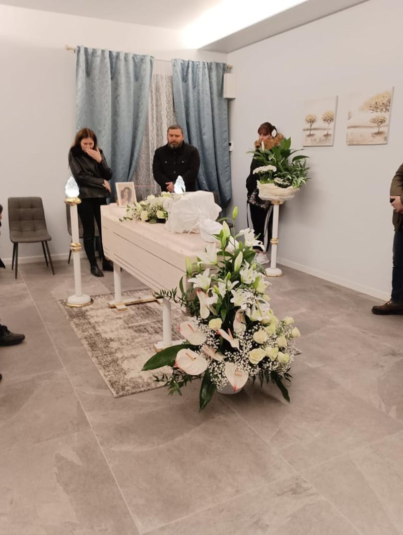 La camera ardente allestita per Yana Malayko (foto Alessandro Politi)