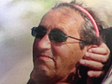 Il nuovo look di Fini: in spiaggia col cerchietto 2