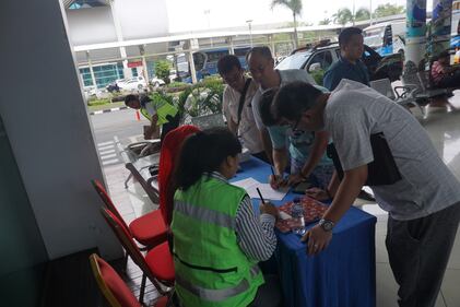 Indonesia, precipita un Boeing: pure un italiano tra i 188 morti 3