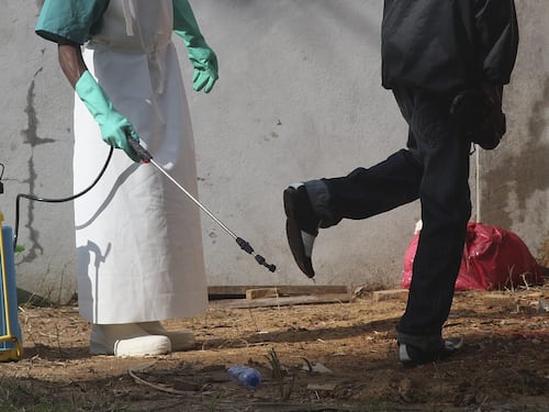 I due medici americani contagiati dall'Ebola salvati da un siero segreto