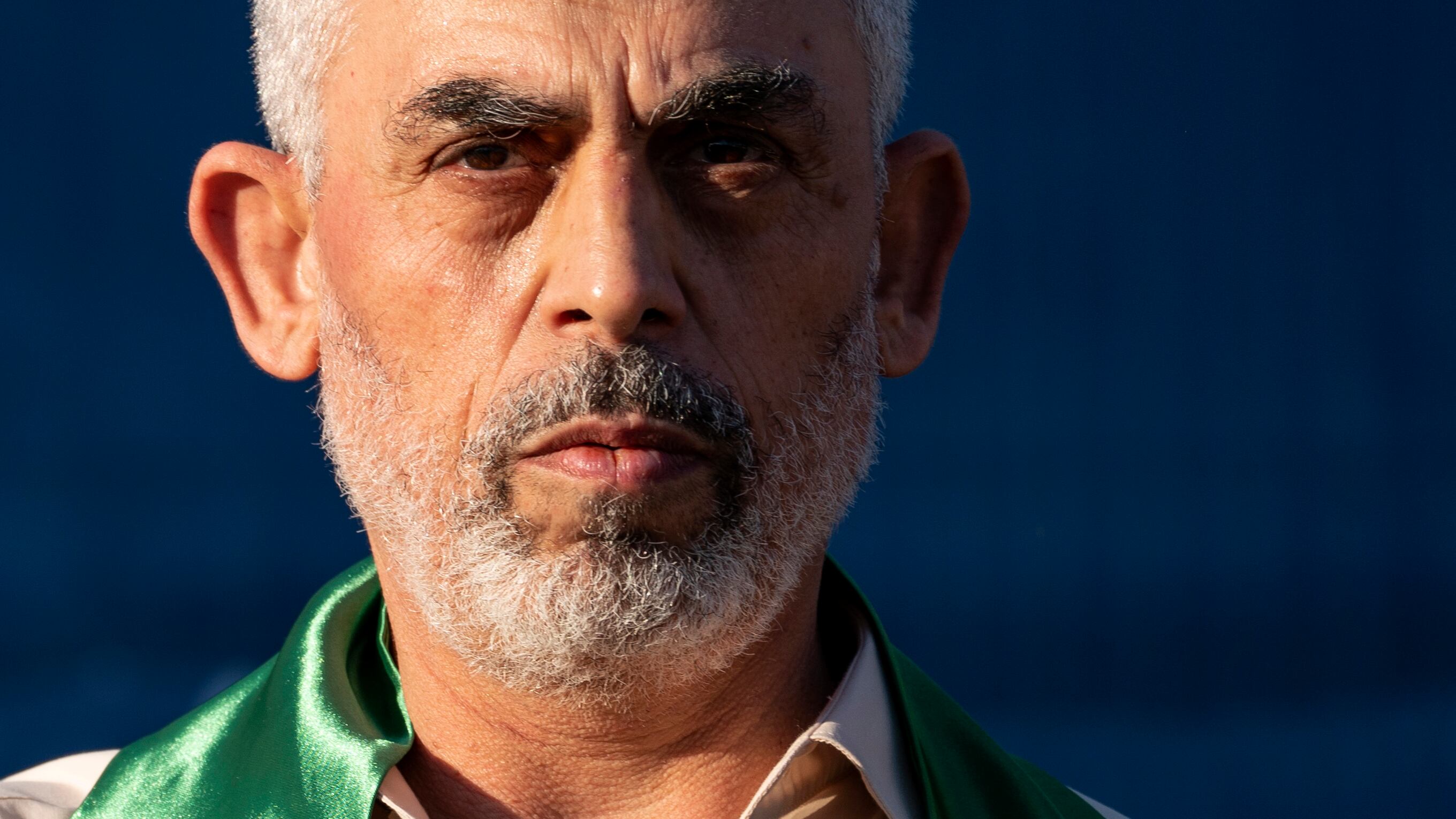 Il colpo alla nuca, la pistola del colonnello e le parole del medico: gli ultimi attimi di Sinwar