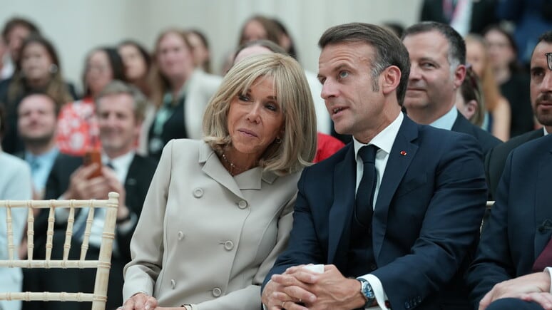 Brigitte Macron vittima di fake news transfobiche: al via il processo a Parigi