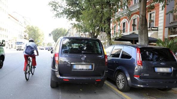 Sosta in doppia fila, primi processi
