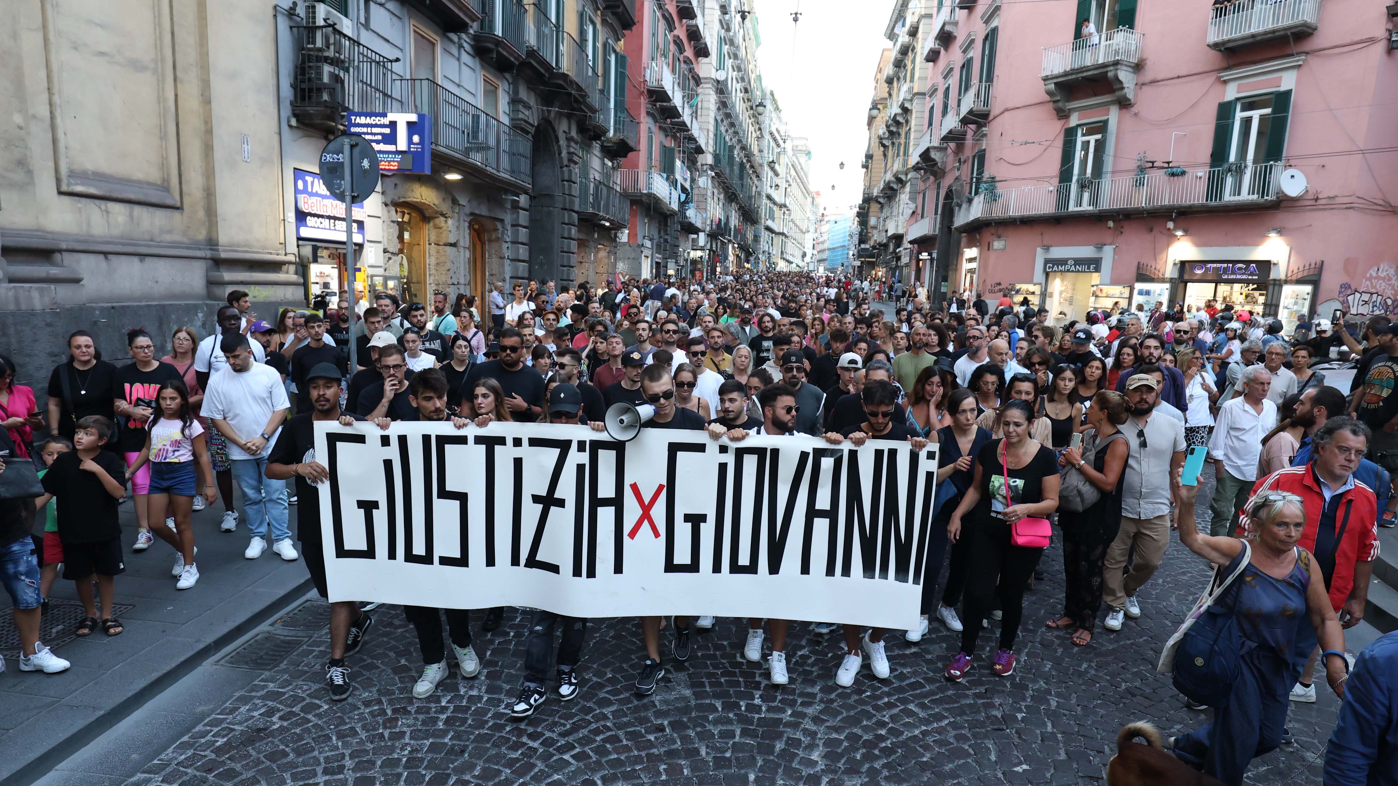 "Cosa posso fare?". Meloni chiama la mamma del 24enne ucciso a Napoli
