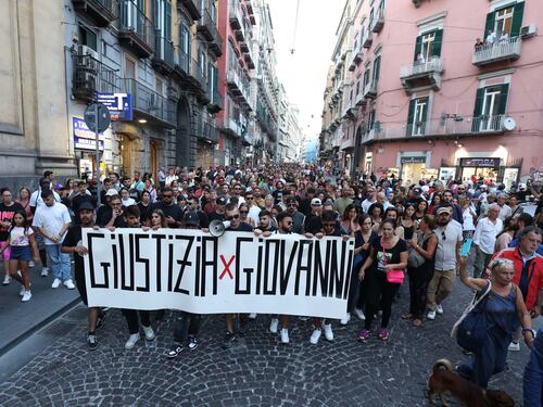 "Cosa posso fare?". Meloni chiama la mamma del 24enne ucciso a Napoli