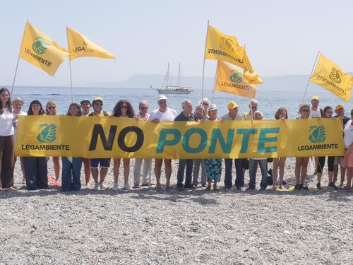 "Sosteniamo la lotta del comitato No Ponte". Pure i partigiani vanno in piazza contro l'opera