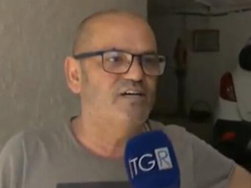 "Il post l'ha scritto l'AI". La folle giustificazione del prof che ha minacciato la figlia della Meloni