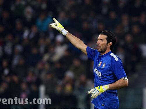 Buffon colora di azzurro gli Ambassador di Expo