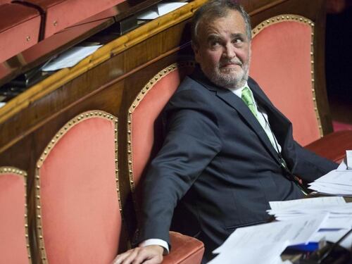 Conte perde già 4 voti al Senato. Calderoli: "Dove diavolo pensa di andare?"