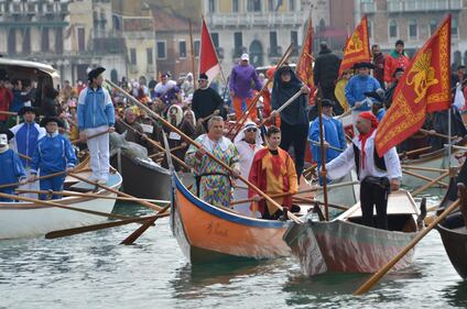 Al via il Carnevale di Venezia: 100 barche sul Canal Grande 4