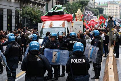 Manifestazione contro il G7 a Napoli 10
