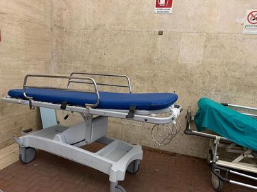 Pronto soccorso devastato dai parenti del 15enne ucciso a Napoli 17