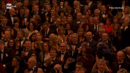 Applausi per Mattarella alla prima della Scala 2