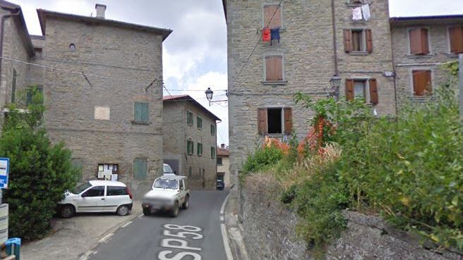 Un paesino, ma in due Regioni: "Impossibile anche fare la spesa"