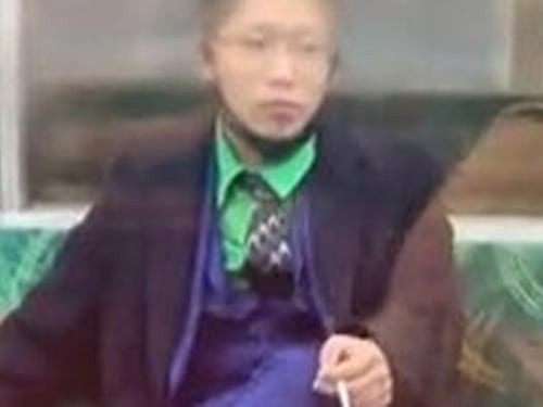 Tokyo, terrore in metrò: travestito da Joker accoltella 17 passeggeri