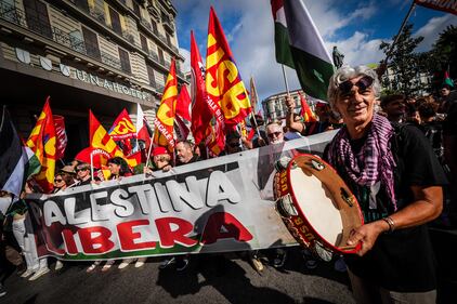 Mezza Italia bloccata dallo sciopero pro-Pal 7