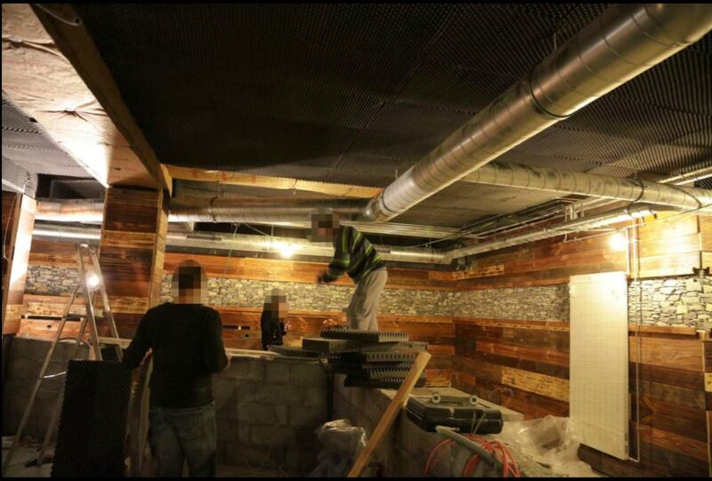I lavori di ristrutturazione de Le Costellation. Scala per l'uscita ridotta al minimo 3