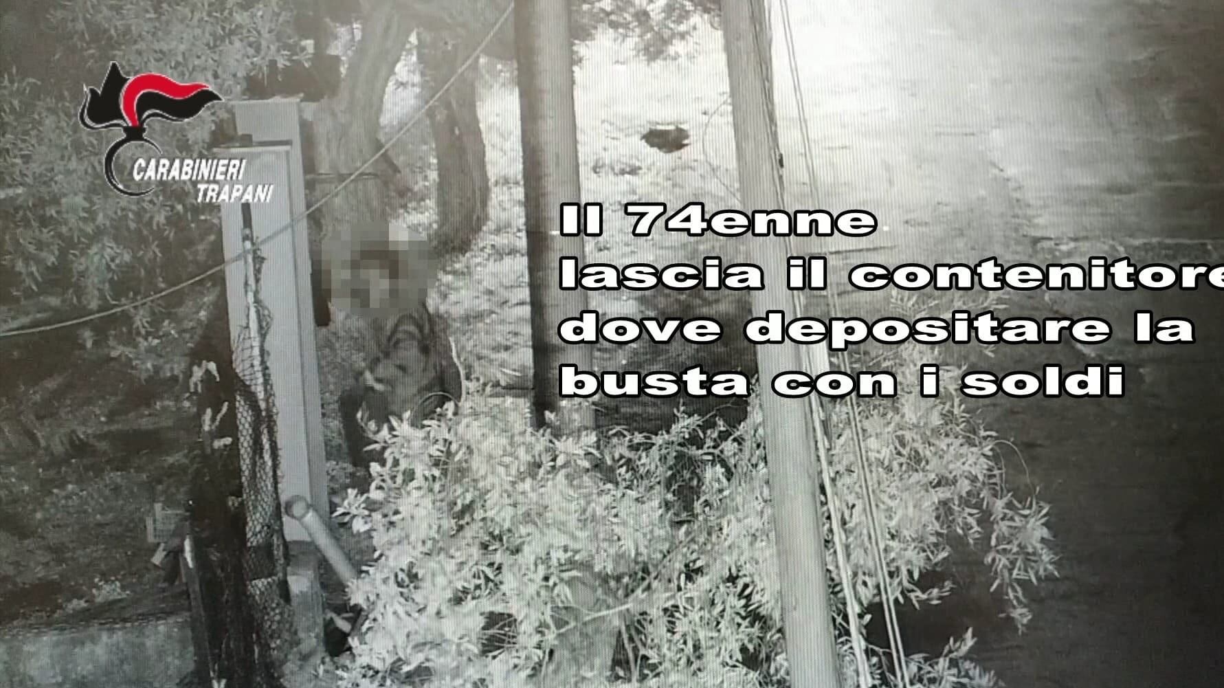 Voleva estorcere denaro alla vittima, arrestato 74enne