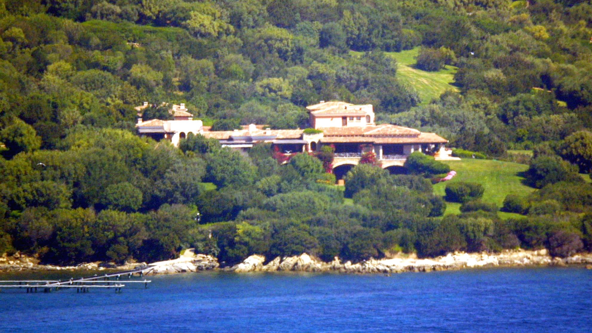 Villa Certosa passa allo sceicco Al Thani. Quelle estati del Cav con Blair e Putin