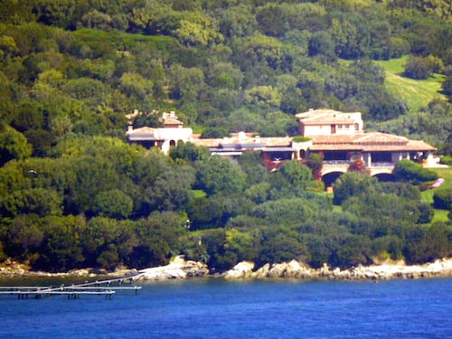 Villa Certosa passa allo sceicco Al Thani. Quelle estati del Cav con Blair e Putin