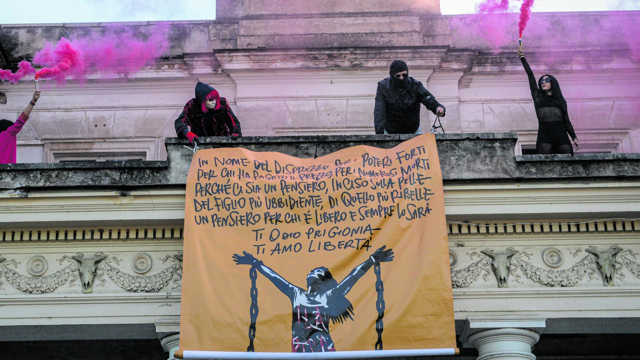 Ilaria Salis a casa nonostante la sinistra